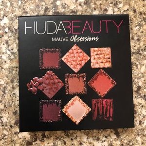 Huda Beauty Mauve Obsessions